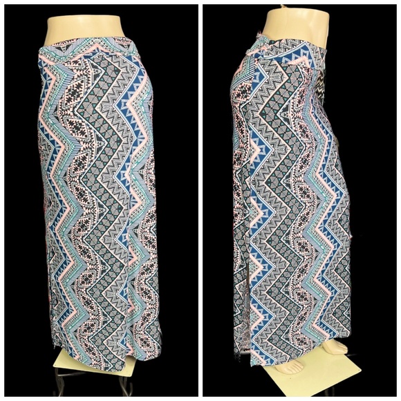 🔥2/$10 |•VANITY•| Geometric Maxi Skirt Size Medium - Picture 1 of 9